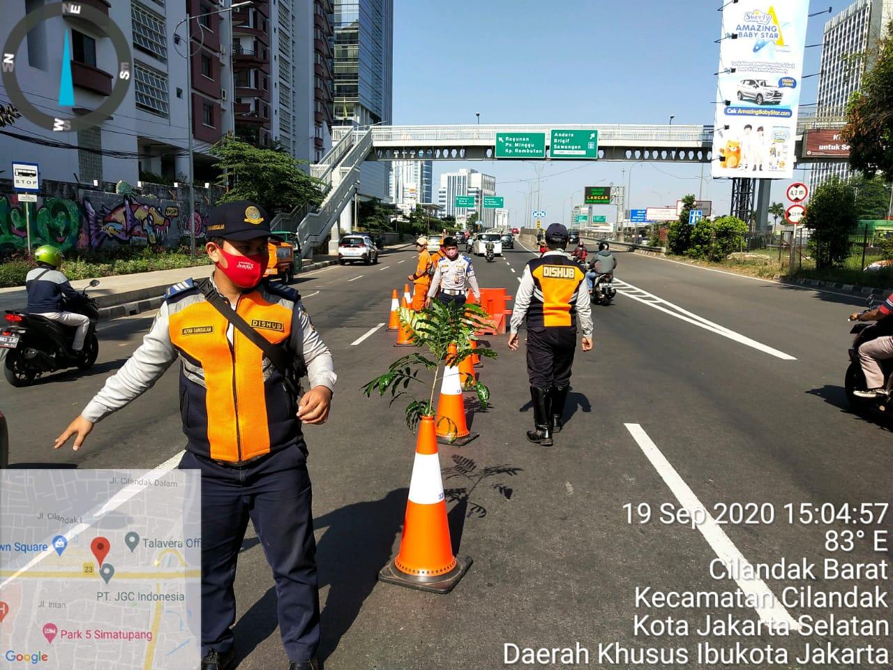 Sepeda Motor Nyungsep Di Cilandak, Jalan Gelombang Langsung Di Tata Ulang