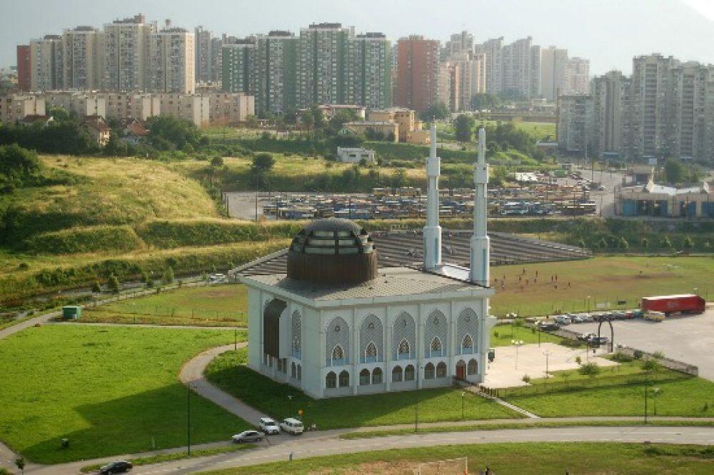 BANGGA! 9 Monumen & Jalan di Luar Negeri yang Memakai Nama Tokoh INDONESIA.