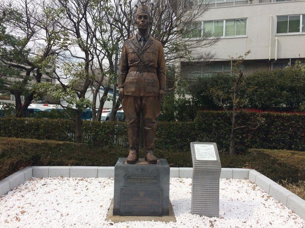 BANGGA! 9 Monumen & Jalan di Luar Negeri yang Memakai Nama Tokoh INDONESIA.