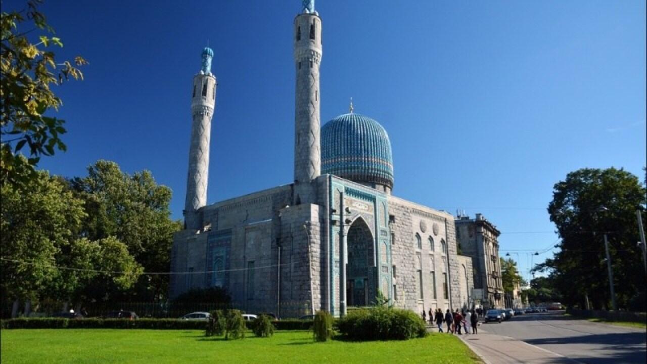 BANGGA! 9 Monumen & Jalan di Luar Negeri yang Memakai Nama Tokoh INDONESIA.