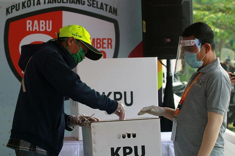 Pilkada Corona Ditunda, Jokowi Jatuh