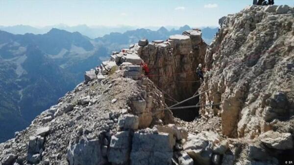 Jatuh dari Ketinggian 60 Meter, Turis di Jerman Ini Selamat