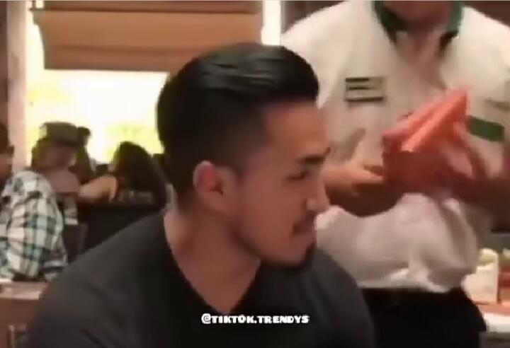 Konyol dan Aneh, Milk Shake Ini Dikocok Dengan Cara Yang Berbeda! Masih Mau Coba?