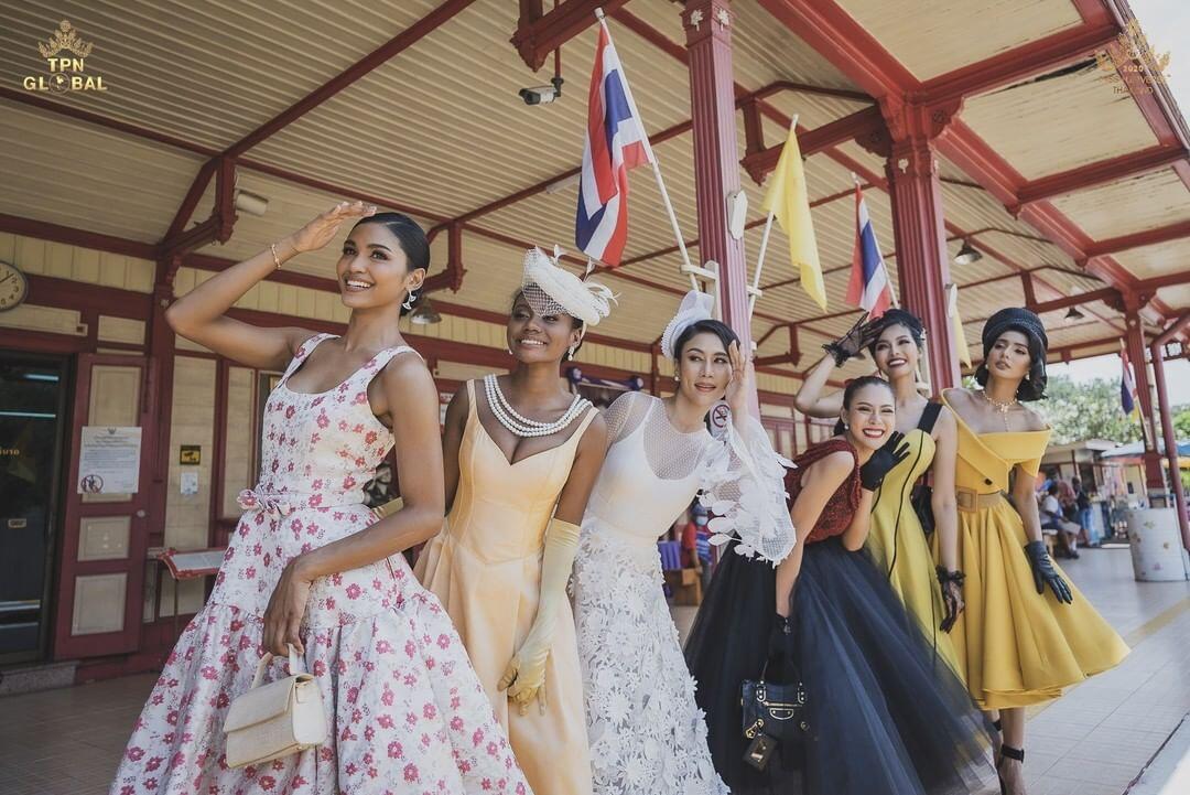 Unik, Peserta Miss Universe Thailand Tampil Cantik Dengan Gaun Tempoe Dulu