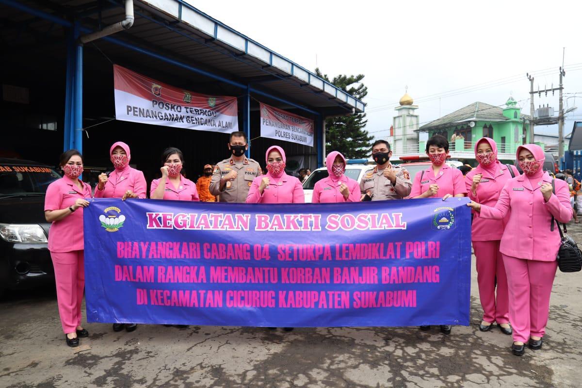 Kasetukpa Lemdiklat Polri Kunjungi Korban Banjir di Sukabumi
