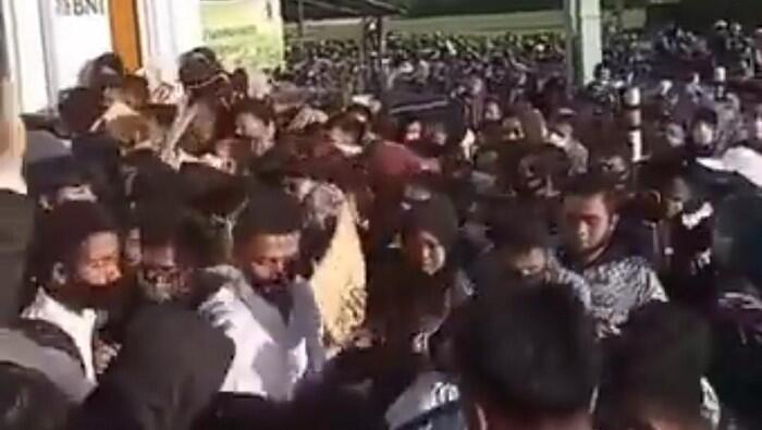 Viral! Pelamar Kerja Berdesakan Tak Peduli Protokol Corona