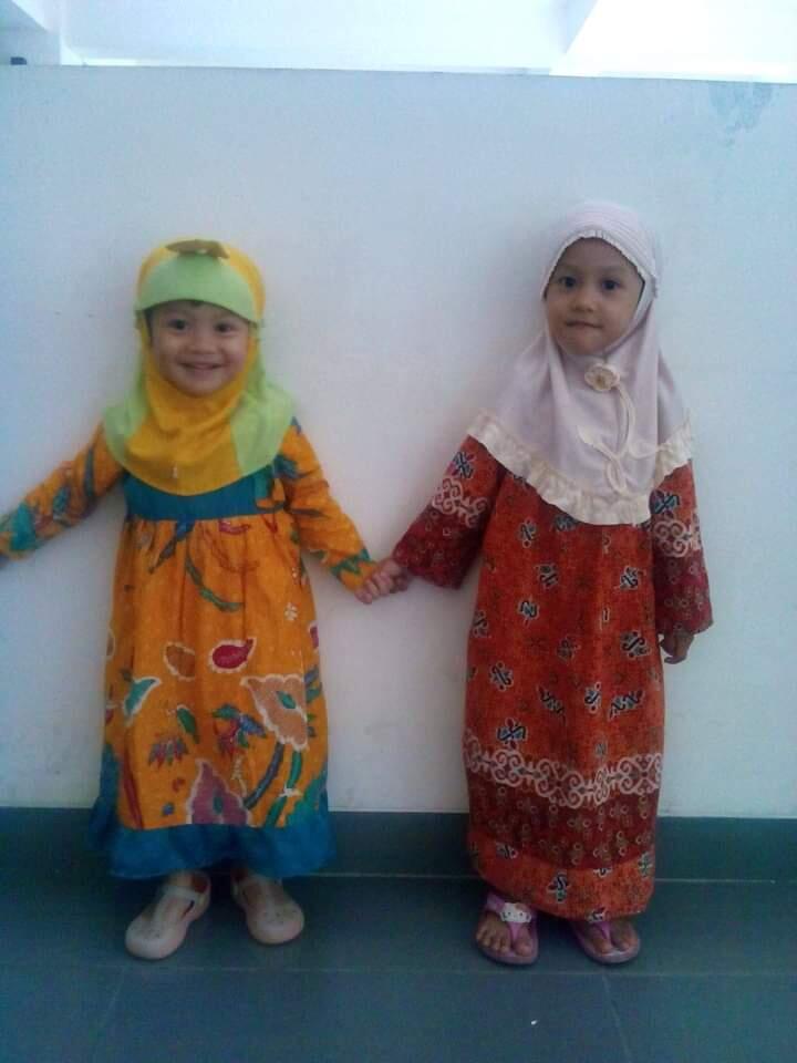 Cute Abis! Gamis Batik si Kecil Makin Hits