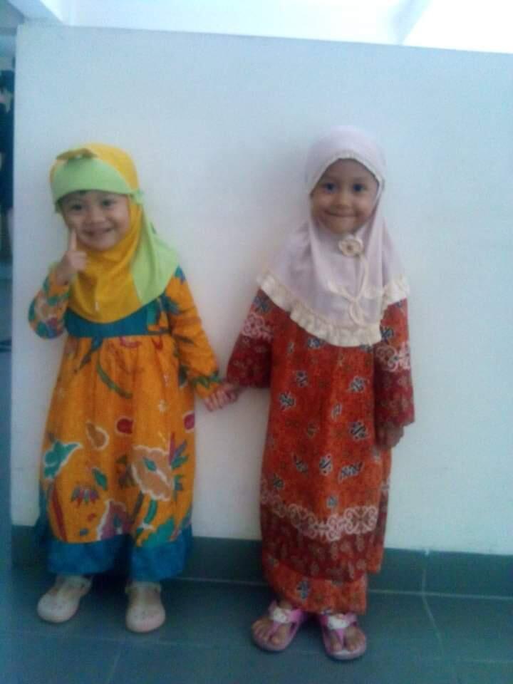 Cute Abis! Gamis Batik si Kecil Makin Hits