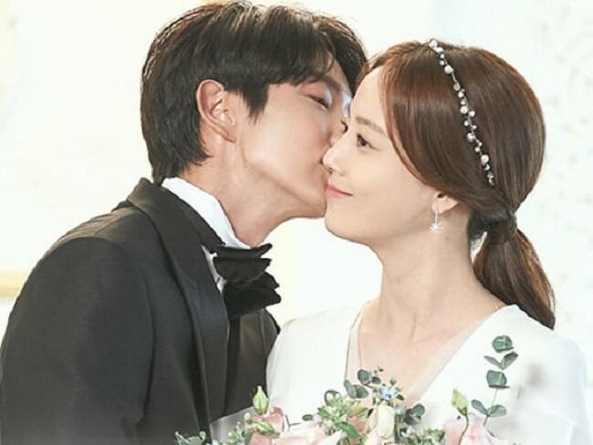 Sebut Lee Jun Ki Ekstrovert, Moon Chae Won Akui Mendapat Energi dari Lawan Mainnya