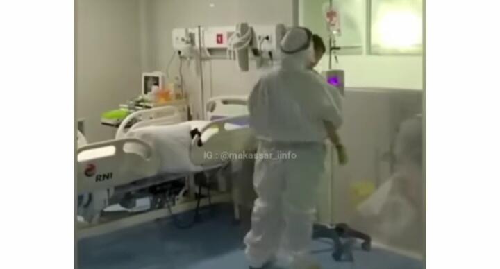 Viral Video Petugas Medis Tenangkan Balita Pasient Terduga Covid-19, Mengharukan!