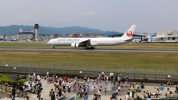 Tidak Lagi Bapak-Ibu, Maskapai Japan Airlines Ucapkan Salam Netral Gender
