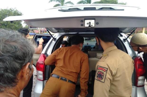 "Mobil Goyang" di Halaman Masjid Raya Hebohkan Warga Sidimpuan