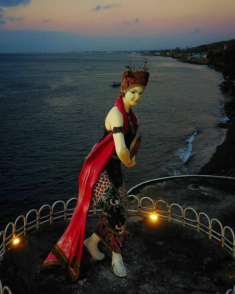 9 DESTINASI WISATA HOROR DI BANYUWANGI, ADA PATUNG MENARI SENDIRI?