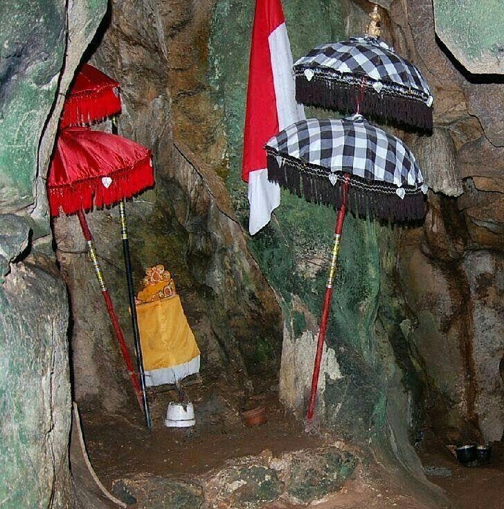 9 DESTINASI WISATA HOROR DI BANYUWANGI, ADA PATUNG MENARI SENDIRI?