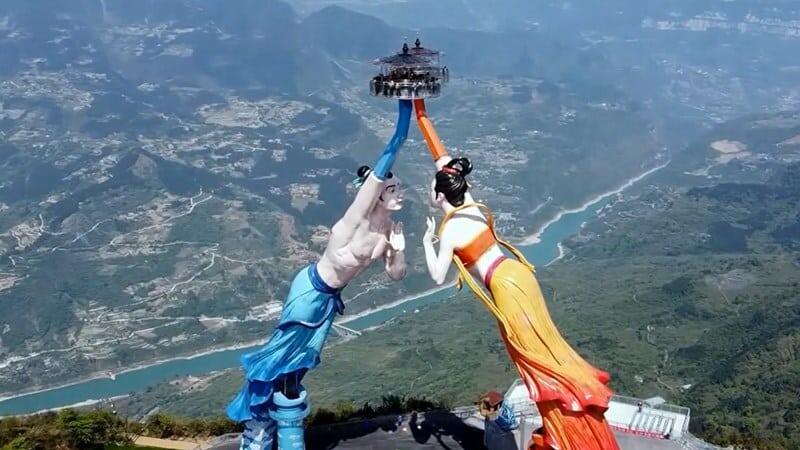 Atraksi Ekstrem Baru di China, Terbang di Ketinggian 1.000 Meter!