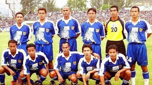 Yuk Flashback Jersey Kandang Persib Periode 2000-2004!