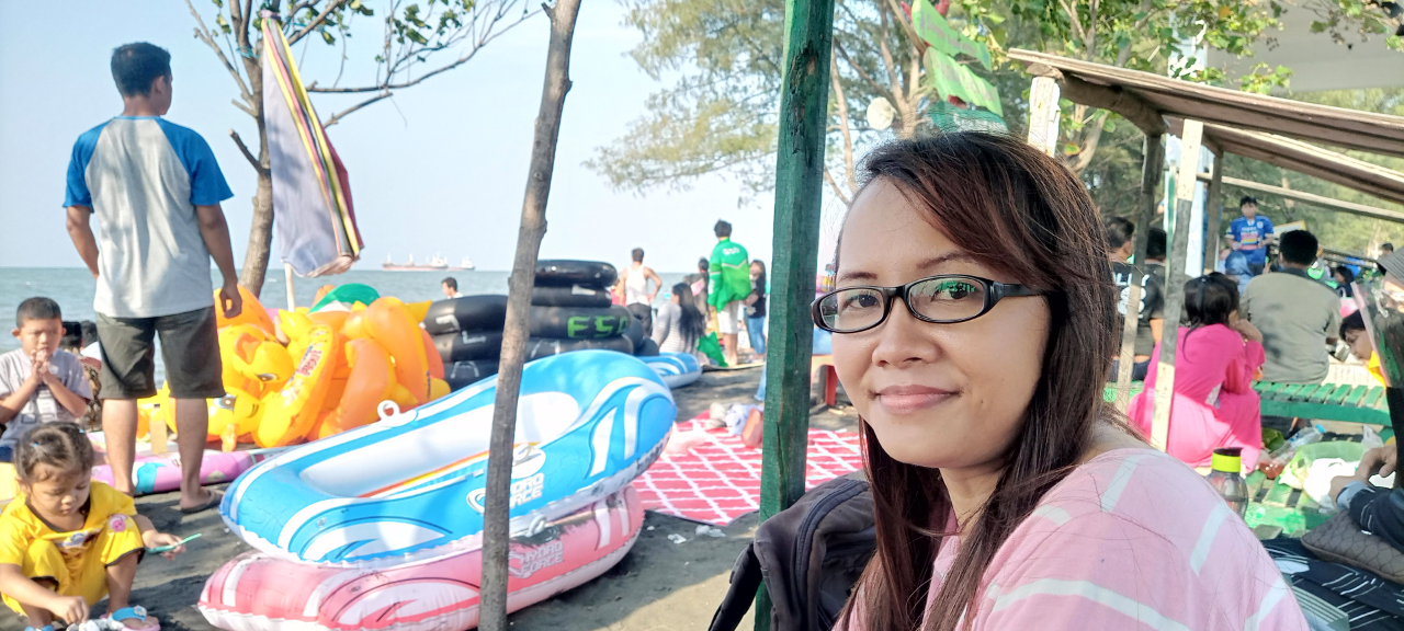 Piknik di Pantai Ngebum Kendal Jawa Tengah