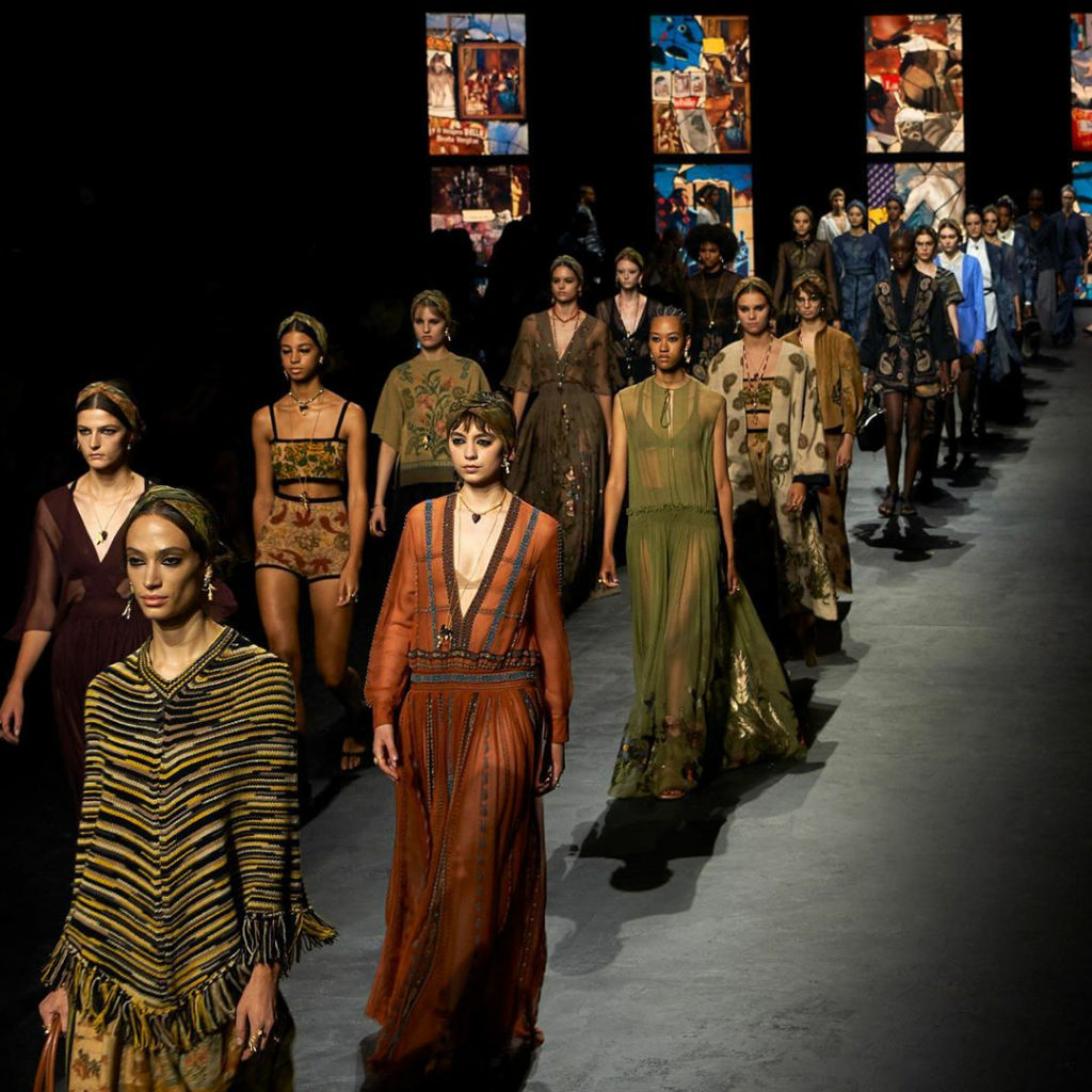 Bangga! Dior Pakai Tenun Endek Bali Untuk Koleksi Terbarunya