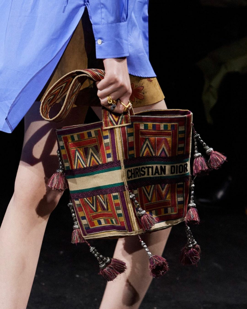 Bangga! Dior Pakai Tenun Endek Bali Untuk Koleksi Terbarunya