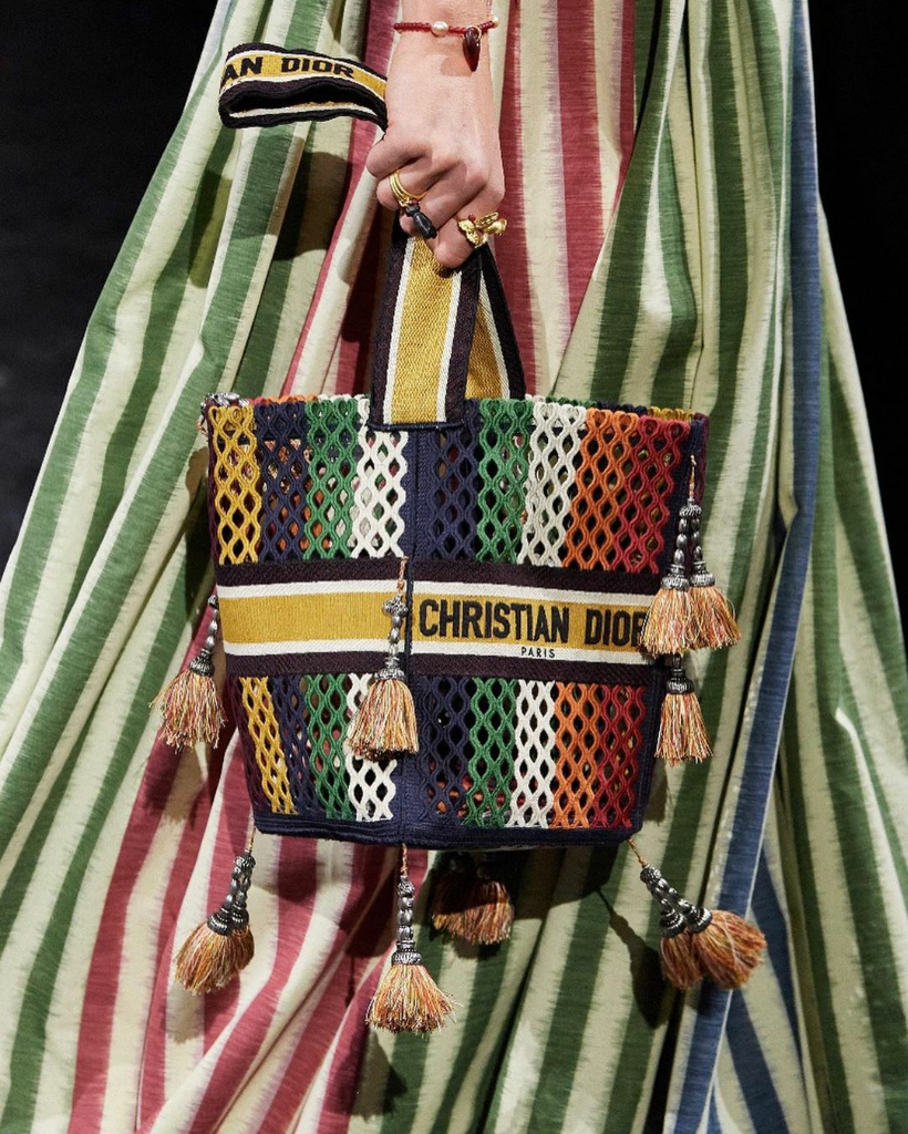 Bangga! Dior Pakai Tenun Endek Bali Untuk Koleksi Terbarunya