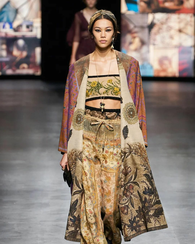 Bangga! Dior Pakai Tenun Endek Bali Untuk Koleksi Terbarunya