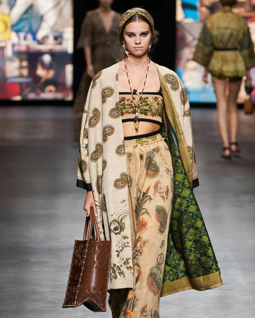 Bangga! Dior Pakai Tenun Endek Bali Untuk Koleksi Terbarunya