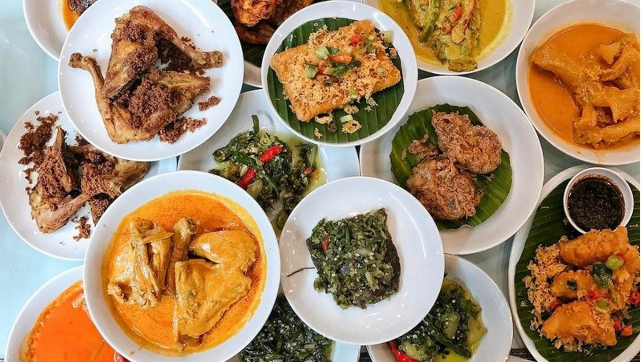 7 Masakan Sederhana Khas Padang Ini Bikin Makan Siangmu Tambah Nikmat 