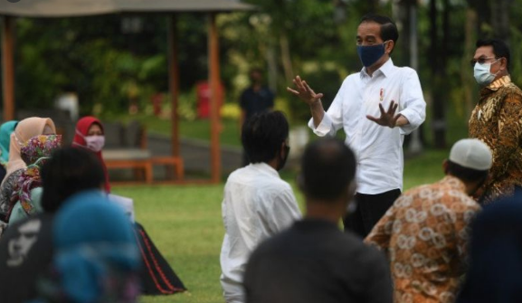 Jokowi Minta Pedagang Cilik Kerja Keras Meski Tertekan Corona