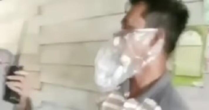 Panik Karena Razia Masker, Pria Ini Gunakan Plastik Agar Tak Terjaring Razia! Gokils