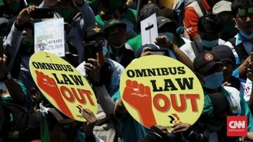 Buruh menolak RUU Omnibus Law Ciptaker karena lebih banyak ruginya.