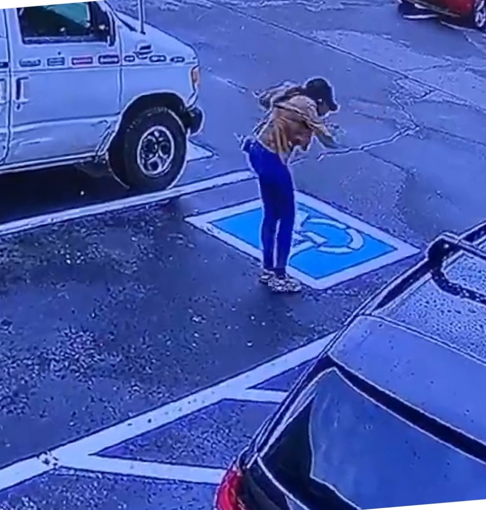 Joget Kebahagian Seorang Wanita Saat Diterima Kerja. Jadi Pengen Ikutan