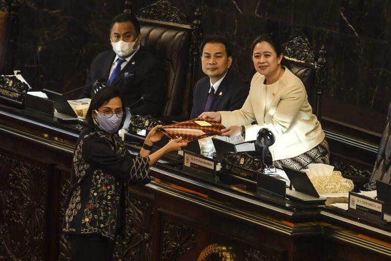 Sangat Menggelikan! Moment Ketua DPR RI Mematikan Mic Saat Rapat RUU Cipta Kerja