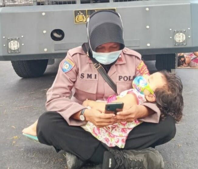 Menjadi Polwan Tak Melupakan Kodrat Sebagai Seorang Ibu