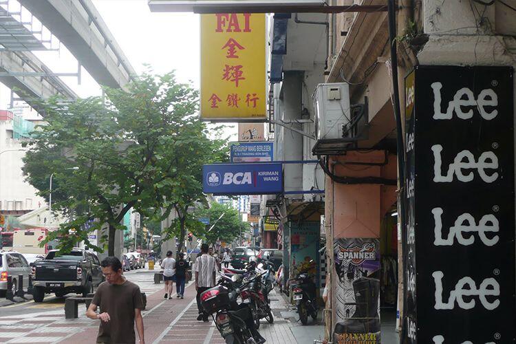 WAJIB DKUNJUNGI! Inilah 6 Kampung Indonesia yang Ada di Negara Asing.