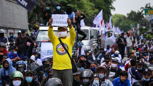 Kapolri Pilih Kesehatan (PSBB DKI) Ketimbang Ekonomi (Omnibus Law)