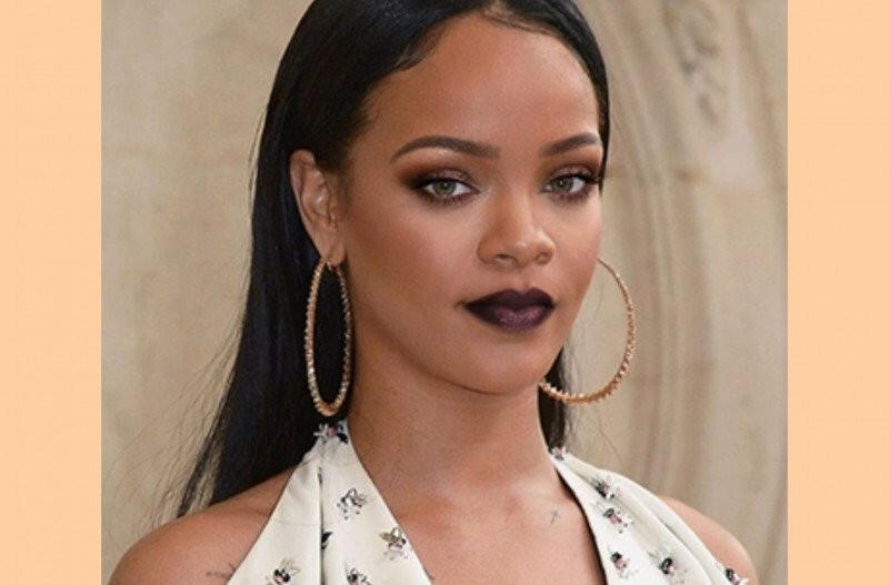 Rihanna Minta Maaf soal Lagu Hadis Nabi di Peragaan Pakaian Dalam