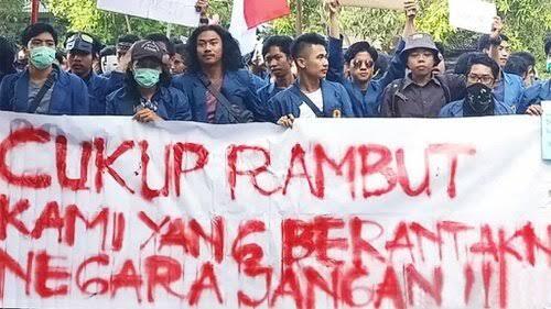 Lagu-Lagu Yang Biasa Di Nyanyikan Mahasiswa Ketika Sedang Demo