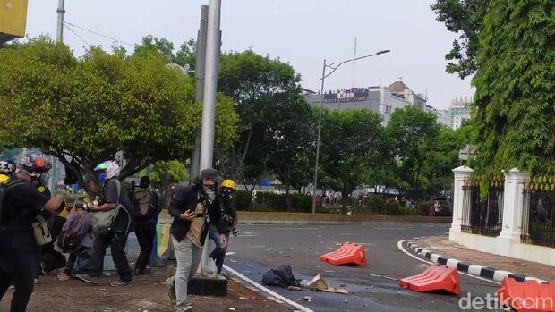 Rusuh Dekat Istana! Polisi Tembakkan Gas Air Mata, Massa Berhamburan