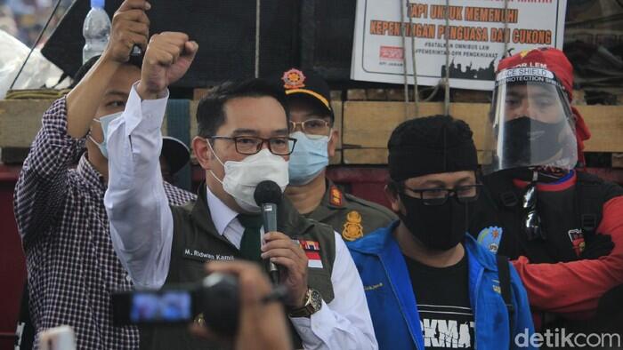 Temui Demonstran, Ridwan Kamil Surati Jokowi Tolak Omnibus Law