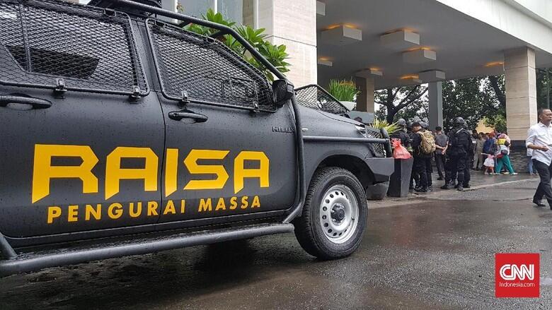 Raisa Temani Barracuda dan Water Cannon Amankan Demo Tolak Omnibus Law