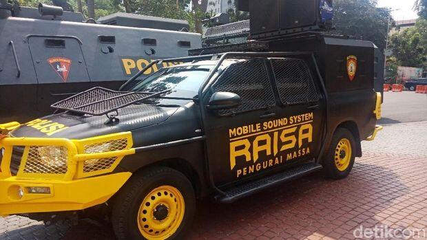 Raisa Temani Barracuda dan Water Cannon Amankan Demo Tolak Omnibus Law
