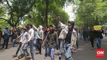 Demo Omnibus Law di Medan Panas, Aparat Dilempari Batu