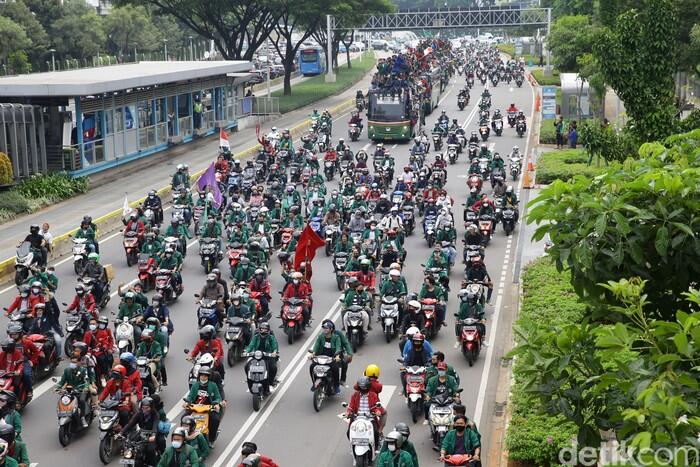 Mahasiswa Konvoi Menuju Istana Negara