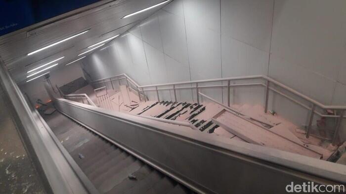 Stasiun MRT Bundaran HI Dirusak: Kaca Pecah, Tembok Dicorat-coret