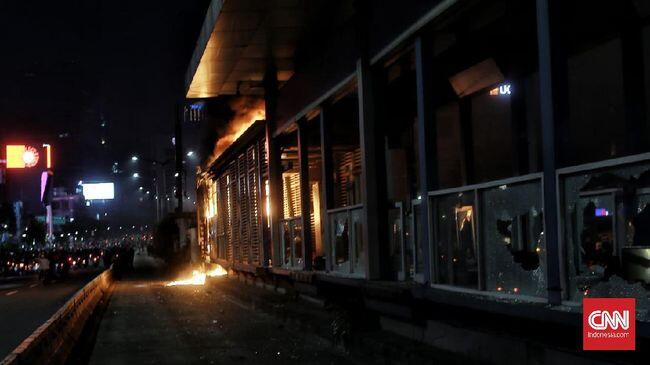 Pos Polisi, Halte dan Bioskop di Senen Jakpus Dibakar Massa