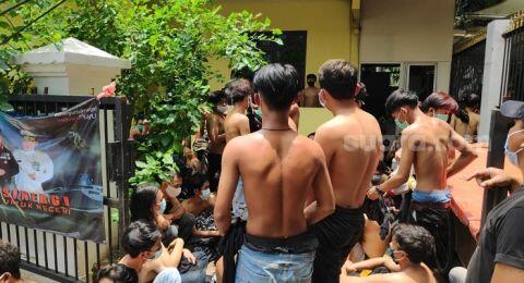 Bekuk Puluhan Remaja Telanjang Dada di DPR, Polisi Larang Jurnalis Meliput