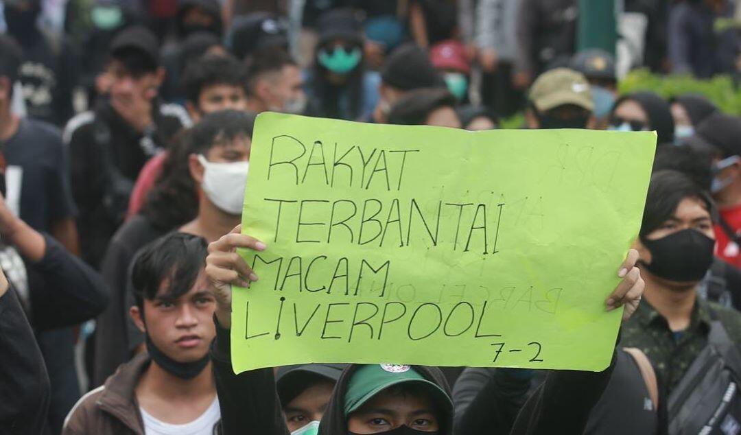 Kumpulan Poster Lucu Saat Demo Tolak RUU Omnibus Law