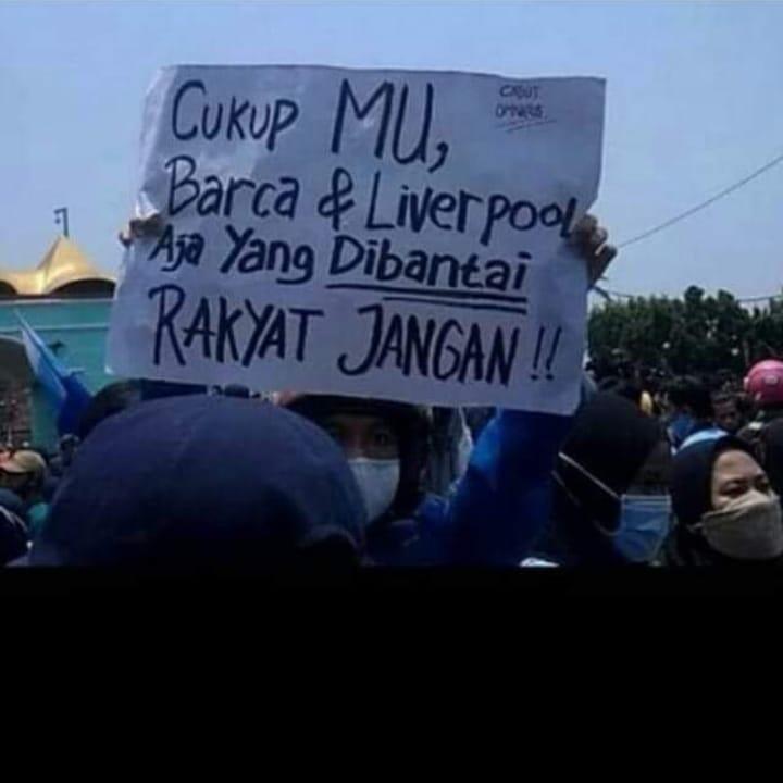 Kumpulan Poster Lucu Saat Demo Tolak RUU Omnibus Law