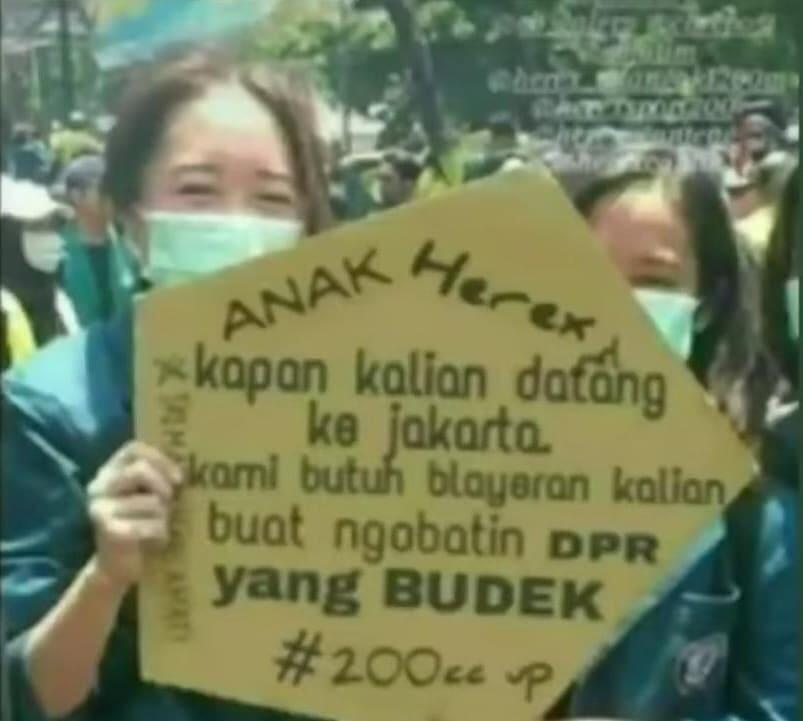 Kumpulan Poster Lucu Saat Demo Tolak RUU Omnibus Law