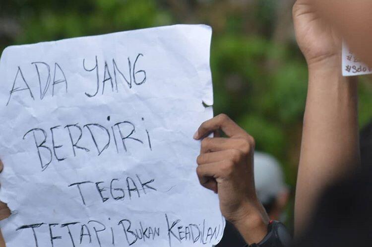 Kumpulan Poster Lucu Saat Demo Tolak RUU Omnibus Law
